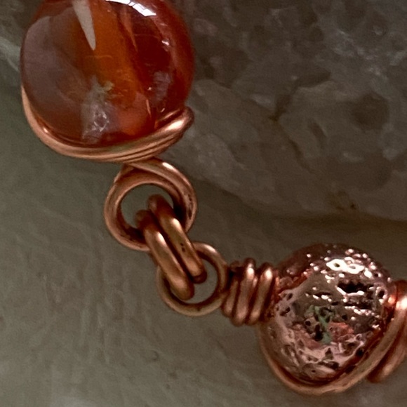 Albert Gilles Art - hand-made by DianeGilles copper and cherry quartz bracelet - Picture 3 of 8